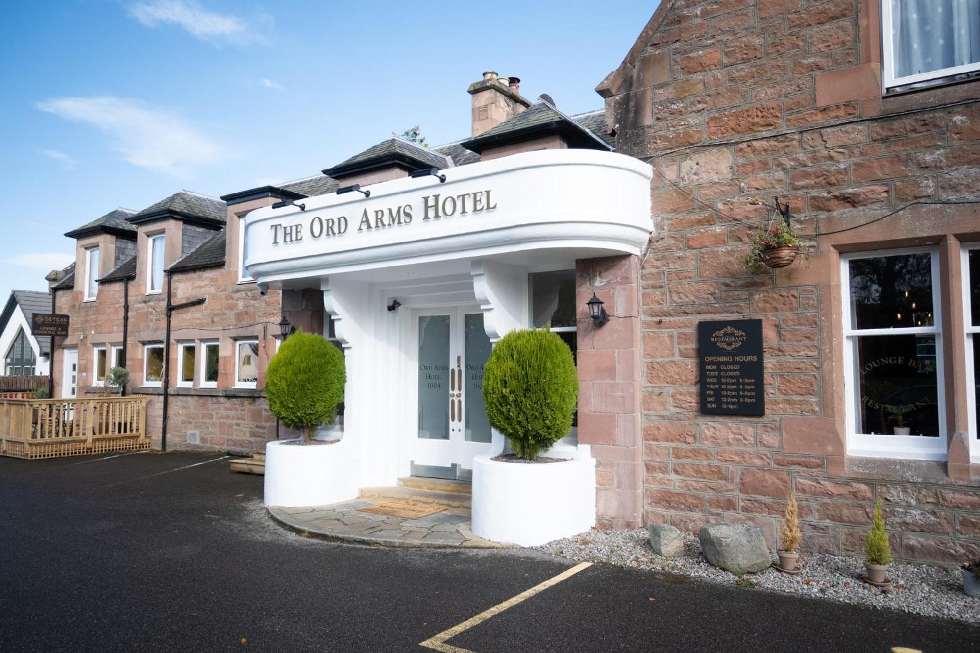 Ord Arms Hotel Мьюир-оф-Орд Экстерьер фото